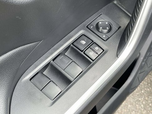 Used 2021 Toyota RAV4 LE image 16