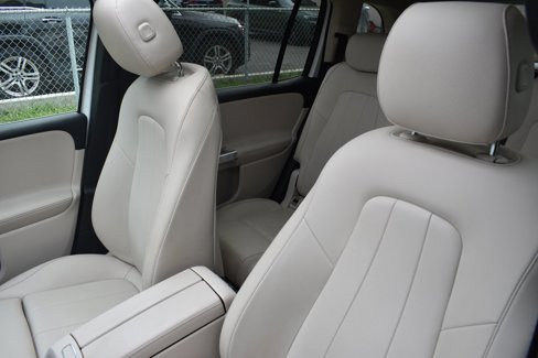 Used 2021 Mercedes-Benz GLB 250 4MATIC w/ Premium Package image 9