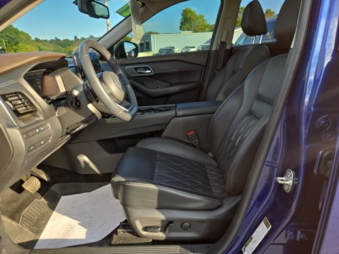 Used 2021 Nissan Rogue Platinum image 12