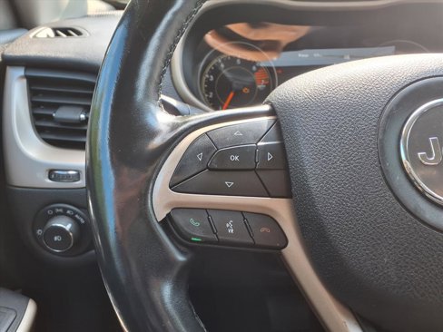 Used 2018 Jeep Cherokee Limited image 16