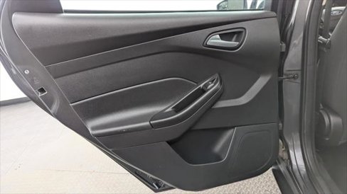 Used 2018 Ford Focus SE w/ SE Appearance Package image 14