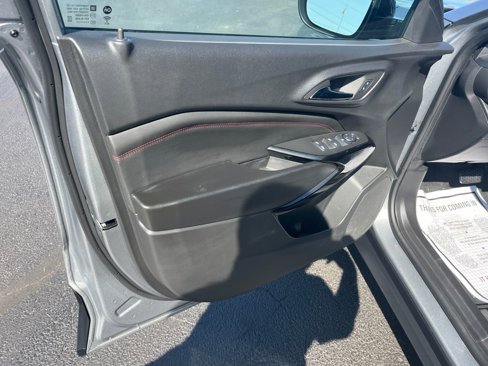 Used 2024 Chevrolet Trax RS w/ Sunroof Package image 19