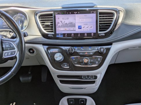 Used 2021 Chrysler Pacifica Touring-L image 19