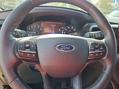 Used 2020 Ford Explorer XLT image 28