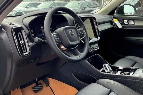 New 2025 Volvo XC40 B5 Ultra w/ Protection Package Premier image 9