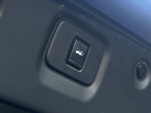 Used 2017 Nissan Pathfinder SL image 16