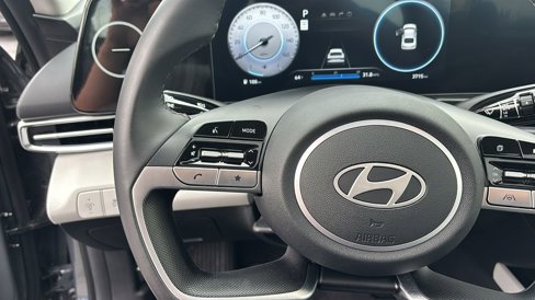Used 2024 Hyundai Elantra Limited image 17