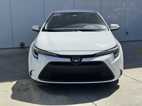 Used 2023 Toyota Corolla LE image 3
