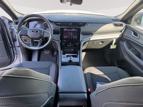 New 2025 Jeep Grand Cherokee L Laredo w/ Luxury Tech Group I image 10