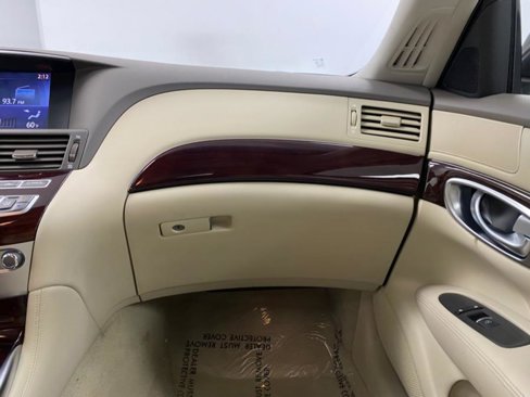 Used 2016 INFINITI Q70 L 3.7 image 26