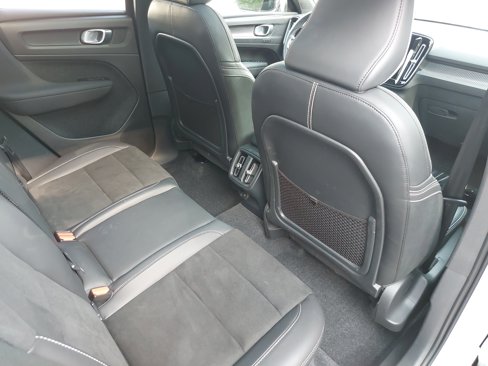 Used 2021 Volvo XC40 T4 R-Design w/ Climate Package image 11