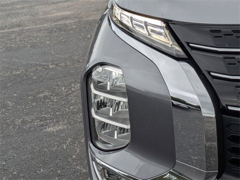 Used 2022 Mitsubishi Outlander SE image 10