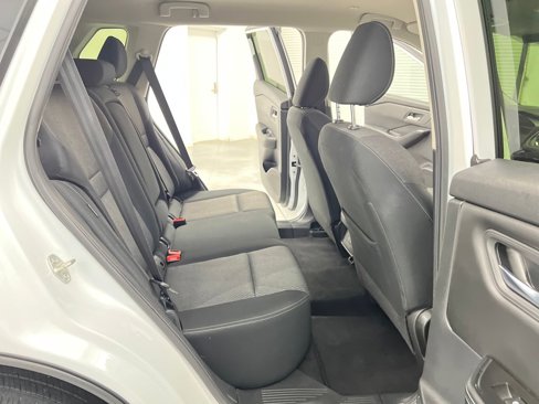 Used 2024 Nissan Rogue SV image 34