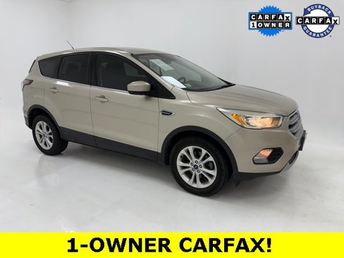 Used 2017 Ford Escape SE image 1