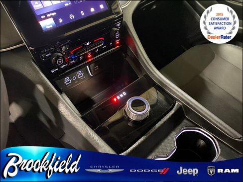 Used 2023 Jeep Grand Cherokee L Laredo image 28