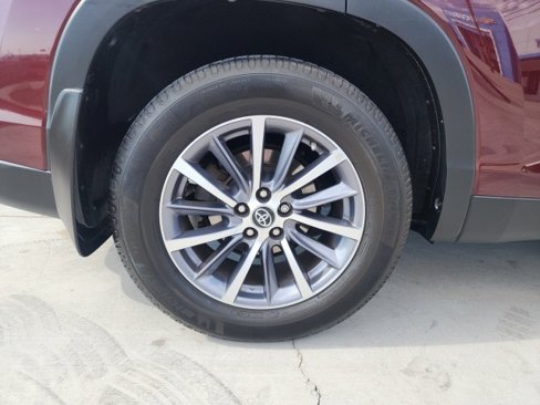 Used 2019 Toyota Highlander XLE image 13