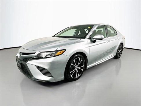 Certified 2020 Toyota Camry SE image 3