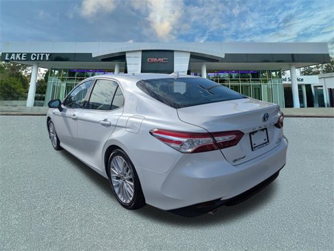 Used 2020 Toyota Camry XLE image 5