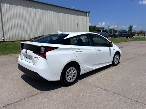 Used 2021 Toyota Prius L Eco image 3