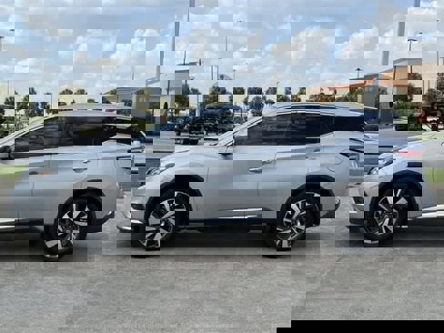 Used 2017 Nissan Murano Platinum w/ Platinum Technology Package image 2
