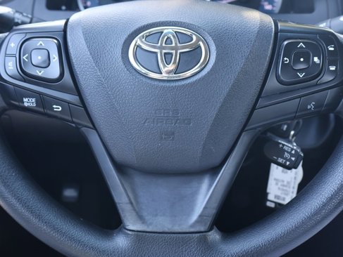 Used 2017 Toyota Camry LE image 14
