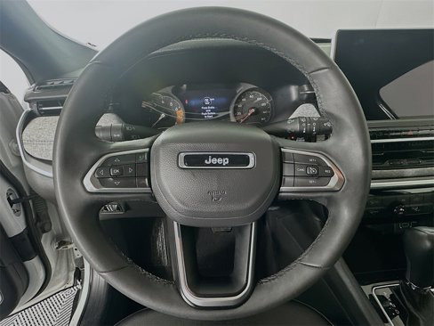 Used 2024 Jeep Compass Latitude image 12