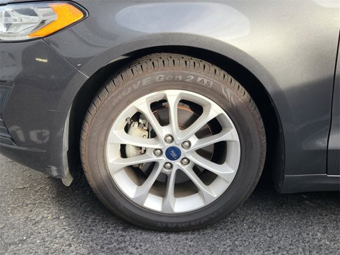 Used 2019 Ford Fusion SE image 4