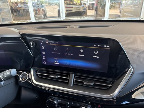 New 2025 Chevrolet Trax RS w/ Sunroof Package image 27