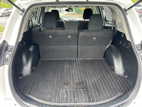 Used 2018 Toyota RAV4 LE image 8