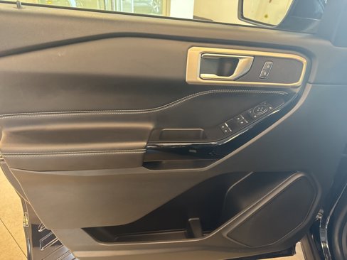 Used 2022 Ford Explorer ST w/ ST Street Pack image 8