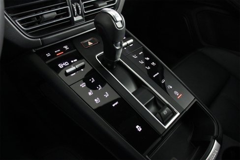 Certified 2025 Porsche Macan image 18