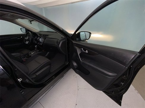 Used 2018 Nissan Rogue SV image 24