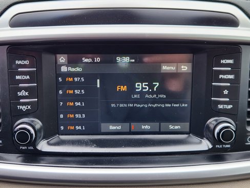 Used 2019 Kia Sorento LX image 11