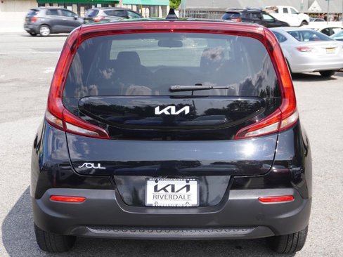 Used 2022 Kia Soul LX image 9