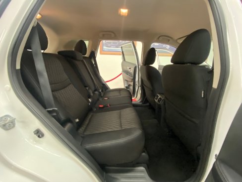 Used 2018 Nissan Rogue SV image 14