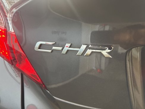 Used 2022 Toyota C-HR XLE image 22