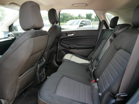 Used 2020 Ford Edge SE image 6