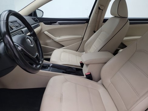 Used 2018 Volkswagen Passat 2.0T R-Line image 17