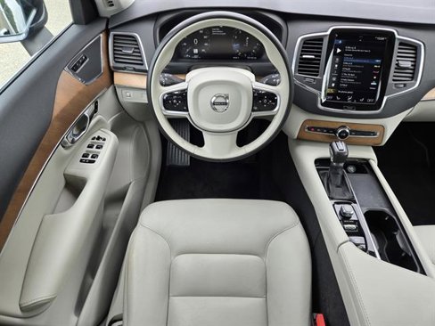 Certified 2021 Volvo XC90 T6 Momentum image 13