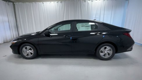 New 2025 Hyundai Elantra SE image 16