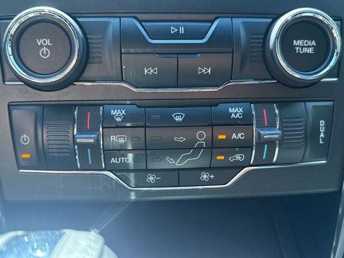 Used 2018 Ford Explorer XLT w/ Equipment Group 201A image 20