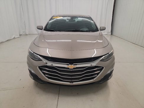 Used 2025 Chevrolet Malibu LT image 2