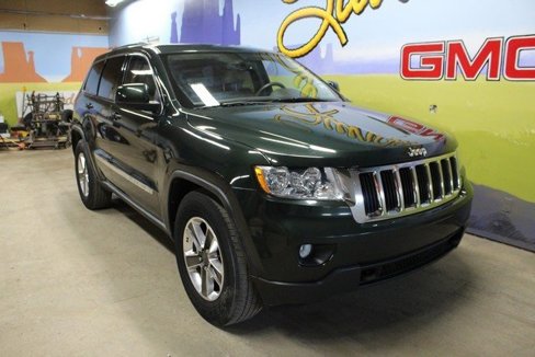 Used 2011 Jeep Grand Cherokee Laredo image 3