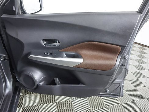 Used 2019 Nissan Kicks SR image 20