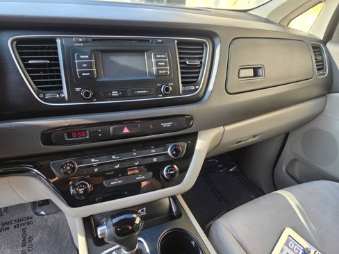 Used 2015 Kia Sedona LX image 13