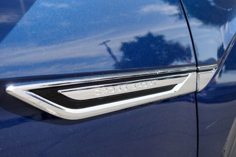 Used 2021 Volkswagen Atlas Cross Sport SE image 6