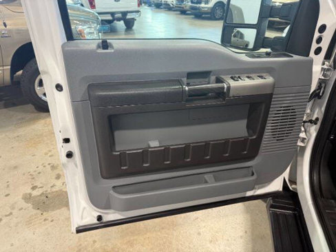 Used 2016 Ford F450 XLT w/ XLT Interior Package image 14