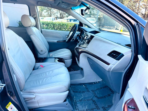Used 2011 Toyota Sienna Limited image 44