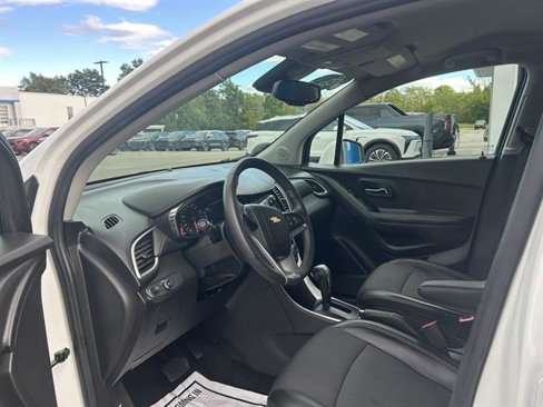 Certified 2022 Chevrolet Trax LT w/ Sport Edition image 13