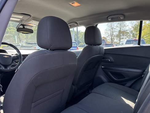 Used 2021 Chevrolet Trax LS image 27